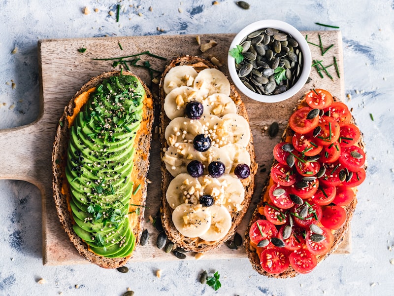 Healthy Greek yogurt breakfast bowl topped with fresh berries granola and chia seeds for weight loss meal plan