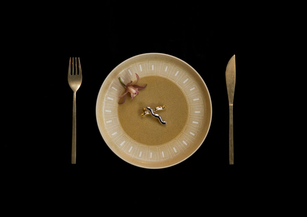 plate with fork and knife representing common intermittent fasting mistakes beginners make